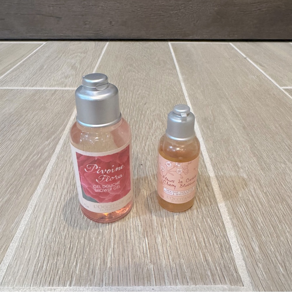 L’OCCITANE Shower Gel Set Cherry Blossom & Pivoine Flora